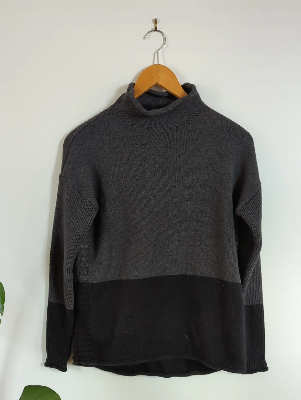 Tahari Black And Grey Cowl Neck Pull Over - Picture 1 of 4